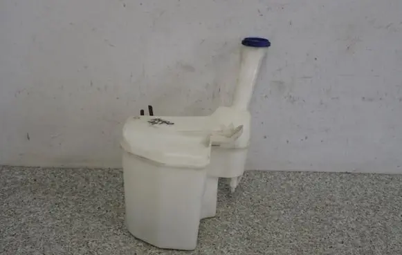Windshield washer fluid reservoir/tank