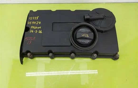Volkswagen Golf V Rocker cam cover 03G103475