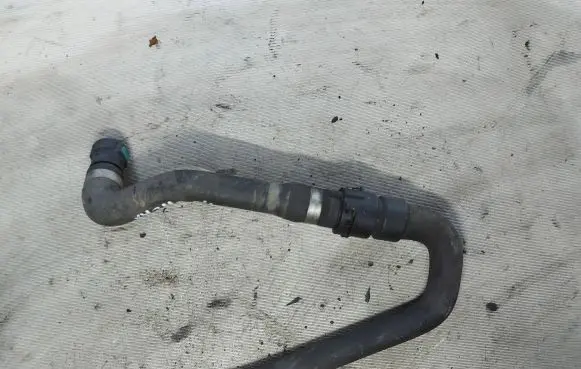 Coolant pipe/hose