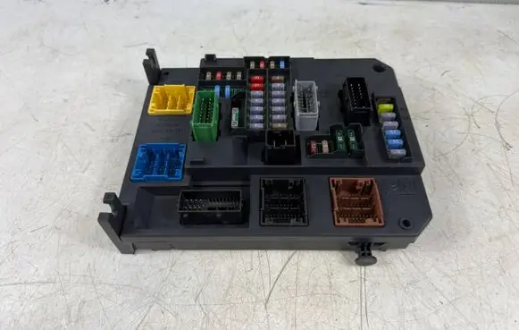 Citroen DS5 Fuse module 9664992380