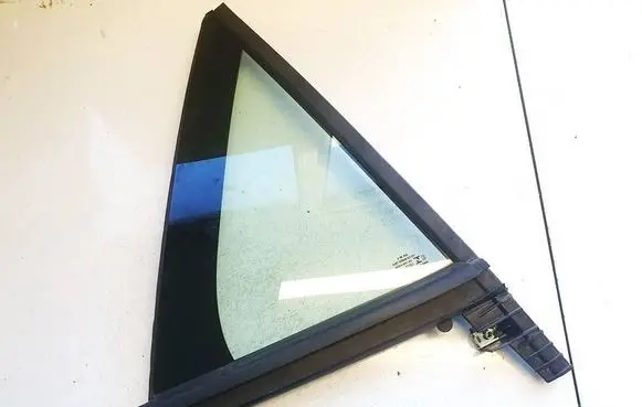 Rear vent window glass