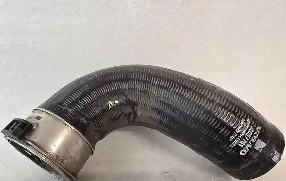 Volvo XC90 Intercooler hose/pipe 31657761