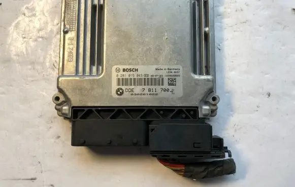 BMW 5 E60 E61 Engine control unit/module 7811700 781170001 DDE781170001