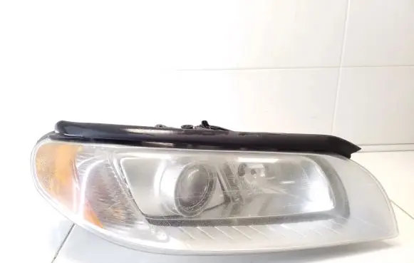 Volvo V70 Headlight/headlamp 31214348