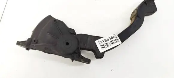 Accelerator throttle pedal