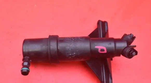 BMW 5 E60 E61 Windshield washer spray nozzle 