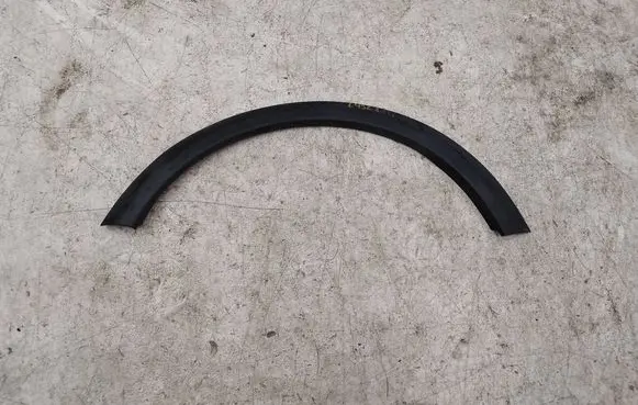 Rear fender molding trim