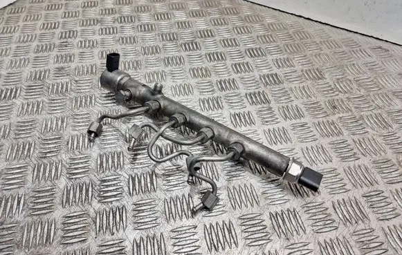 Mercedes-Benz E W212 Fuel main line pipe A6510700495 R9144Z240A