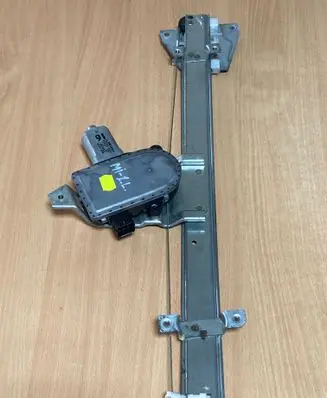 Mitsubishi Pajero Front door electric window regulator MR436854 0620200600