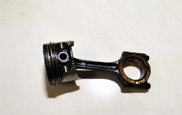 Renault Clio II Piston with connecting rod