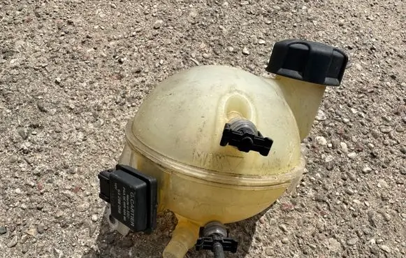 Peugeot 206 Coolant expansion tank/reservoir 9646902580
