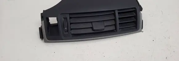 Toyota Verso Dash center air vent grill 556700F030