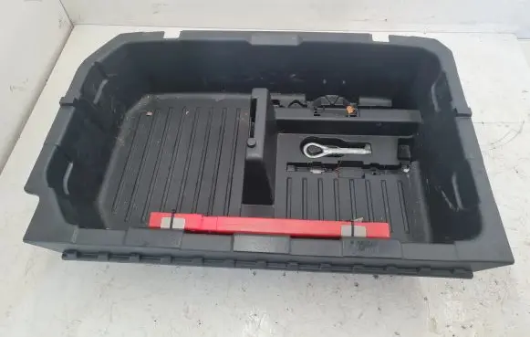 Nissan Juke I F15 Tool box 