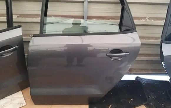 Volkswagen Polo V 6R Rear door LD7R