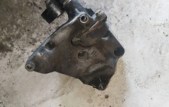 BMW 3 E46 A/C compressor mount bracket 7787319