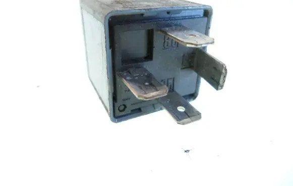Audi A6 S6 C5 4B Other relay 8D0951253A 373