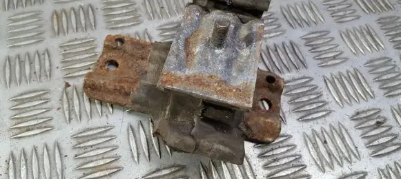 Nissan Terrano Engine mount bracket 112100f003