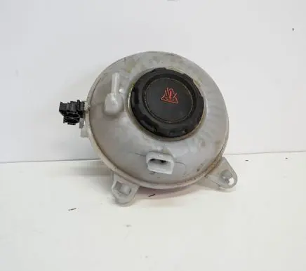 Volkswagen PASSAT B8 Coolant expansion tank/reservoir 5Q0121407F