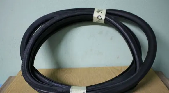 Volkswagen PASSAT B6 Rear door rubber seal (on body) 3C9867913B
