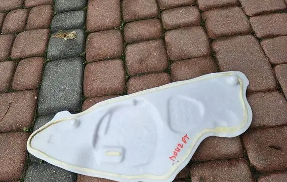 Opel Mokka B Rear door sound insulation 9835652780-