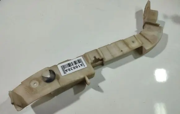 Front bumper mounting bracket