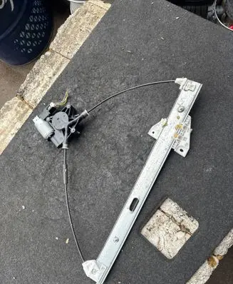 Mazda 3 I Front door window regulator with motor GJ6A5958X CM011760 TD777120