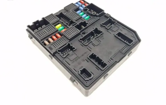 Renault Megane IV Fuse module 284B66727R 1735865306 5AKA12F00