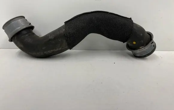 Mercedes-Benz C W204 Engine coolant pipe/hose A2125018282