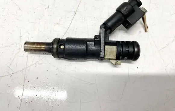Mercedes-Benz CLS C219 Fuel injector A2720780240