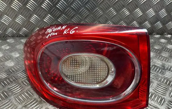 Volkswagen Tiguan Rear/tail lights 5N0945095H 114051 009691010
