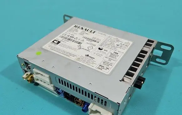Radio/CD/DVD/GPS head unit