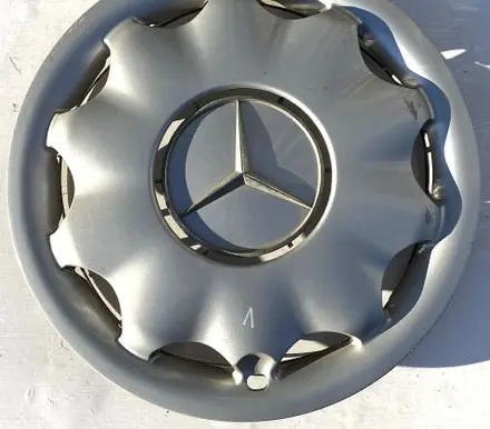 Mercedes-Benz A W168 R15 wheel hub/cap/trim A1684010424
