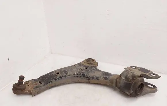 Volvo XC60 Front lower control arm/wishbone 8G9N3A053A