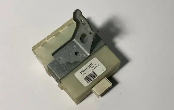 Toyota Avensis T250 Door control unit/module 8974105070