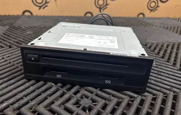 Volkswagen PASSAT B8 Radio/CD/DVD/GPS head unit 3Q0035846B