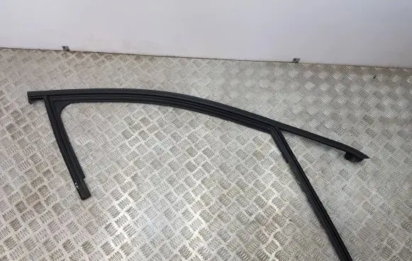 Mercedes-Benz GLA W156 X156 Rubber seal front door window/glass A1567250225