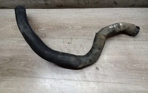 Volvo V70 Engine coolant pipe/hose