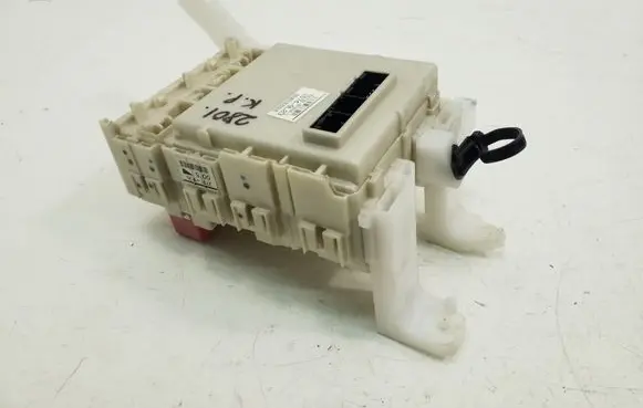Toyota Verso Fuse module 827300F060
