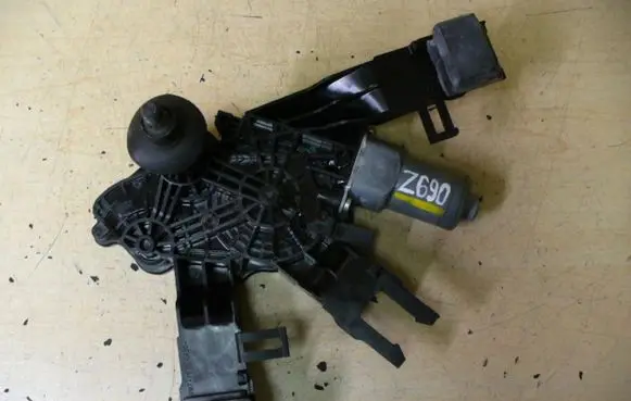 Peugeot 308 Wiper motor 9677680580 Z690