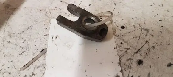 Renault Clio III Fuel Injector clamp holder 6090