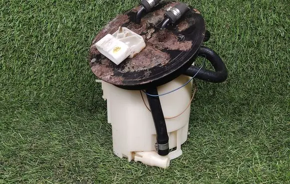 Opel Omega B2 In-tank fuel pump 88457291 90493533