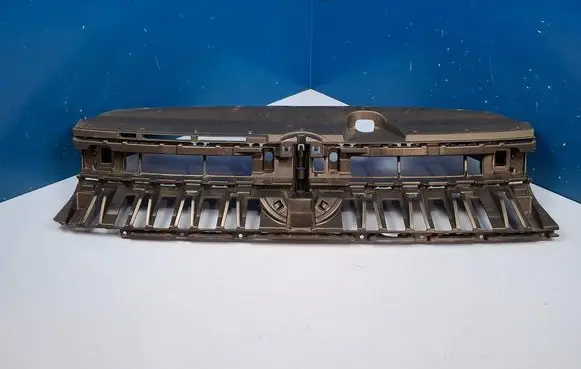Volkswagen PASSAT B9 Front bumper upper radiator grill 3J0853653
