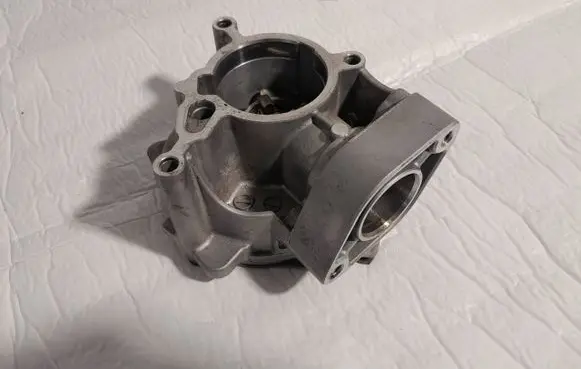 Volkswagen Golf VII Vacuum pump 06L145100F