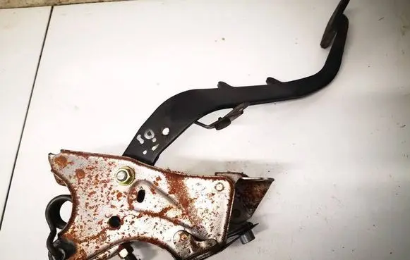 Toyota Corolla Verso AR10 Clutch pedal 