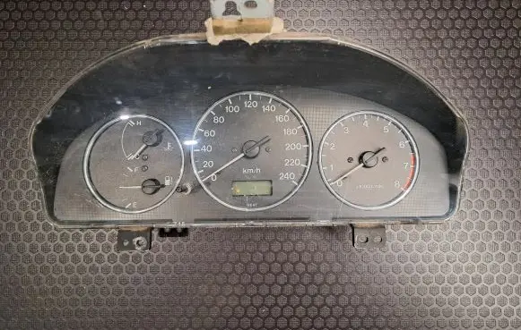 Mazda 626 Speedometer (instrument cluster) GE6SA