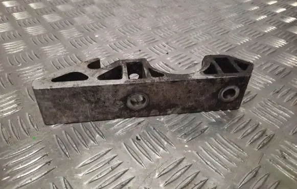 Audi Q7 4L Sway bar bush bracket, front 7L0411063B