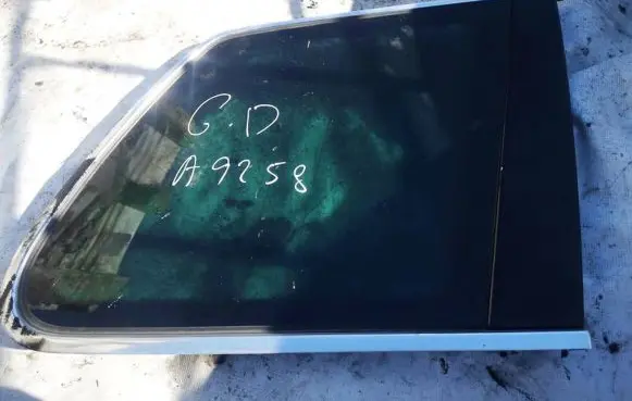 Volkswagen Touareg I Rear side window as3