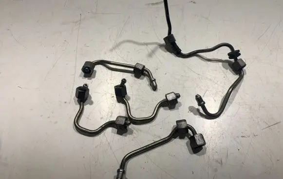 BMW 5 E60 E61 Fuel injector supply line/pipe 