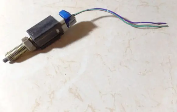 Infiniti G20 Brake pedal sensor switch 0323T