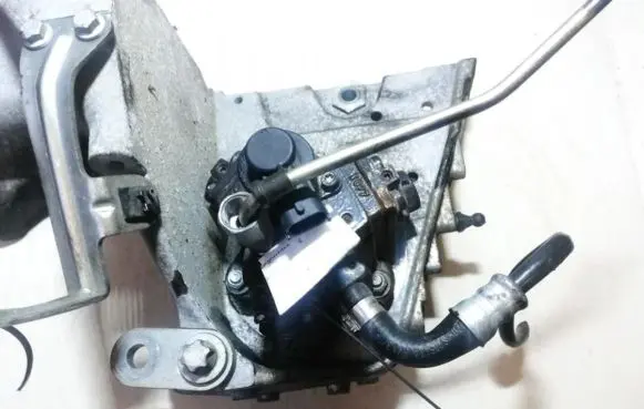Opel Astra H Fuel injection high pressure pump 0445010184 55209063